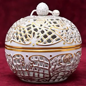 Фарфоровая Шкатулка - Бонбоньерка «ЗЕМЛЯНИКА», HEREND Венгрия, вторая половина ХХ века.