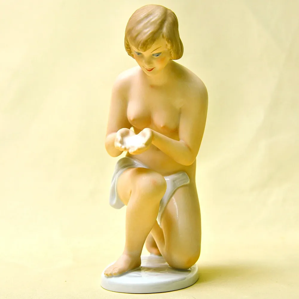 Фарфоровая Статуэтка «У ручья» Н-20 см. WALLENDORF Германия вторая половина ХХ века.