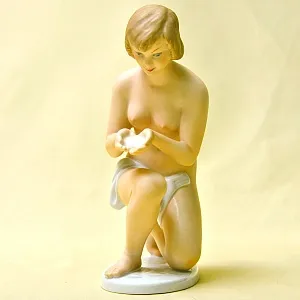 Фарфоровая Статуэтка «У ручья» Н-20 см. WALLENDORF Германия вторая половина ХХ века.