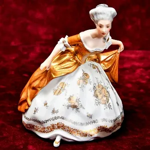 Редкость! Коллекционная Фарфоровая статуэтка «Девушка в золотом платье», ROSENTHAL, Германия - 1974 год.