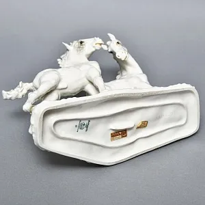 Коллекционная статуэтка «Лошади - Играющие Жеребята», Фарфор Hutschenreuther Германия, 1965 год.