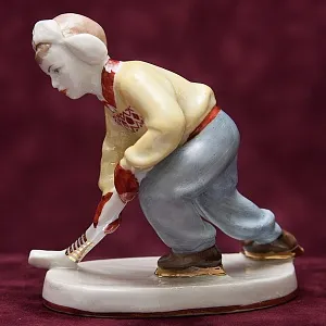 Редкость! Коллекционная Фарфоровая статуэтка «Юный хоккеист», ЛЗФИ СССР, 1956 - 1967 годы. 