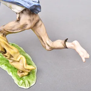 Коллекционная Фарфоровая статуэтка «Ловец гусей. Мальчик и гуси», KAISER Германия, 1979 - 1990 годы. 