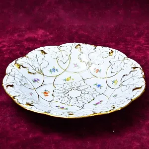 Сервировочное Блюдо - Тарелка «ЛИСТЬЯ И ЦВЕТЫ», Фарфор MEISSEN Германия, вторая половина ХХ века.