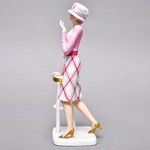 Коллекционная Фарфоровая статуэтка «Девушка в розовом платье», WALLENDORF Германия.