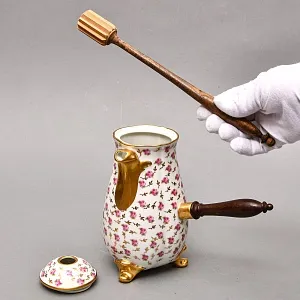 Фарфоровый Кувшин - Чайник для подачи горячего шоколада «РОЗЫ» с лопаткой, Limoges Франция.