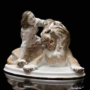  Коллекционная Фарфоровая статуэтка «Укротительница Ирина Бугримова и лев Цезарь», СССР ЛЗФИ, 50-е годы.