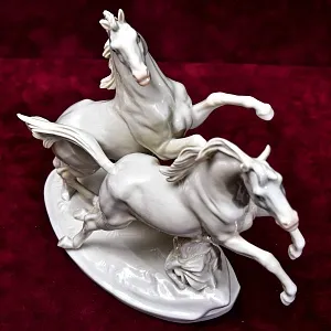 Коллекционная Фарфоровая Статуэтка «БЕГУЩИЕ ЛОШАДИ», Карл Энс / Karl Ens, Германия 60 гг.