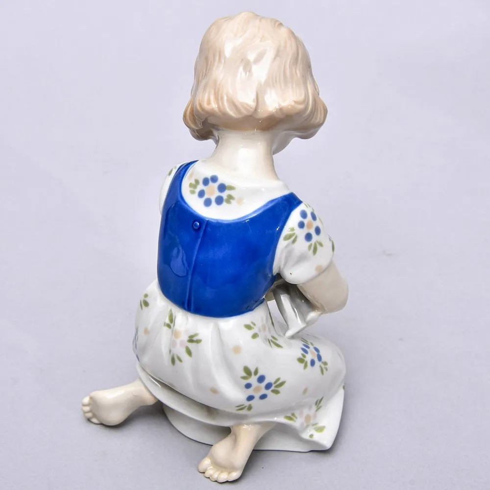Фарфоровая статуэтка «Девочка с куклой», GRAFENTHAL / ГРАФЕНТАЛЬ Германия, 1985 - 1990 годы.