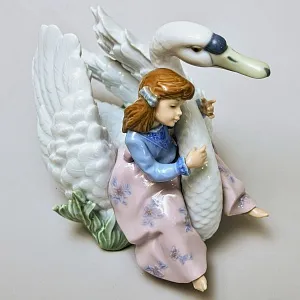 Коллекционная Фарфоровая Статуэтка «Девочка и лебедь», Lladro Испания - 1990 год.