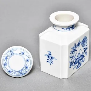 Фарфоровая Чайница с крышкой «Луковый узор», MEISSEN / МЕЙСЕН Германия - 1973 год. 