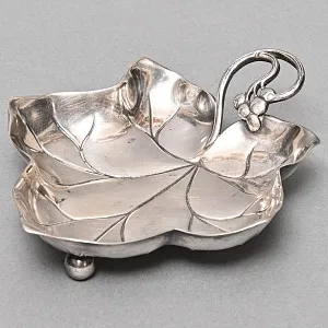 Сухарница - Конфетница - Фруктовница «Виноградный Лист», Silverplate, Sheffield, Англия -50 гг.