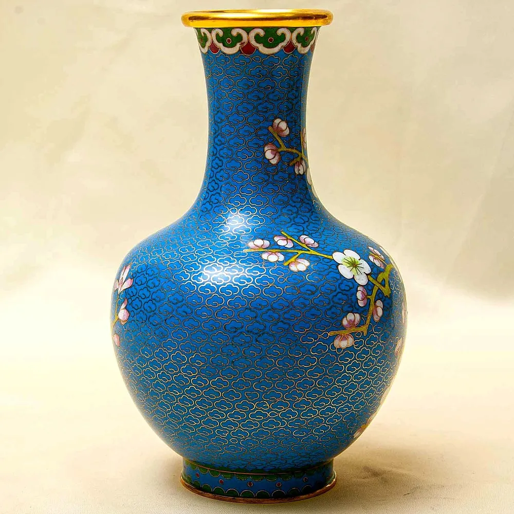 Шикарная Ваза «Сакура в цвету» в технике « Клуазоне» Китай 50 -е годы ХХ века.