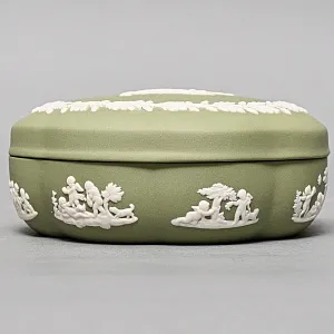 Шкатулка - Бонбоньерка «Античная Греция», фарфор ВЕДЖВУД / WEDGWOOD, Англия, вторая половина ХХ века.