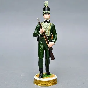 Фарфоровая статуэтка Солдат - «Стрелок корпуса герцога Камберлендского», Rudolf Kammer Германия.