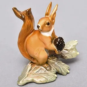 Коллекционная Фарфоровая статуэтка «Белка с шишкой», Hutschenreuther Германия, середина ХХ века. 