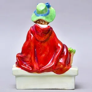 Авторская Фарфоровая статуэтка «Линда. Девочка с корзиной», Royal Doulton Англия, 1953 - 1976 годы.