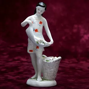 РЕДКОСТЬ!! Фарфоровая Статуэтка «Девочка с кукурузой», ЛФЗ СССР - 1960 год.