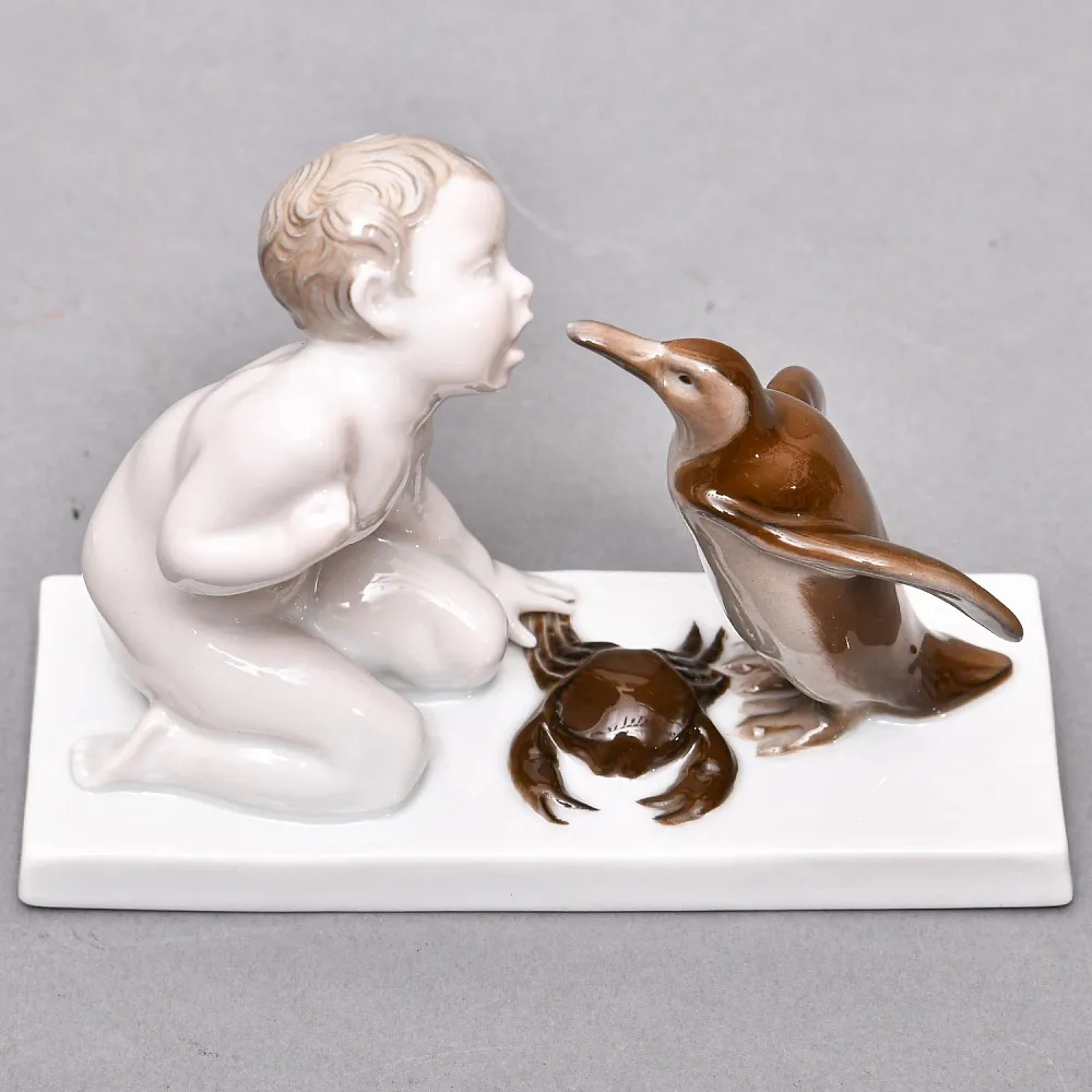Антикварная Фарфоровая статуэтка «Мальчик, пингвин и краб», ROSENTHAL Германия, первая половина ХХ века.