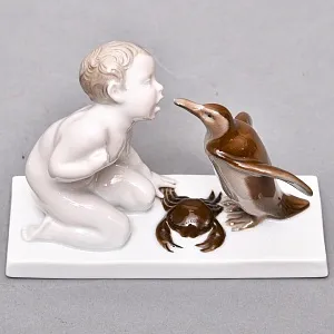Антикварная Фарфоровая статуэтка «Мальчик, пингвин и краб», ROSENTHAL Германия, первая половина ХХ века.