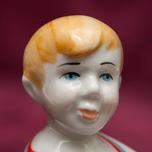 Фарфоровая Статуэтка «Хоккеист - Вратарь», ЗКХ Полонное, СССР 60-70 годы.