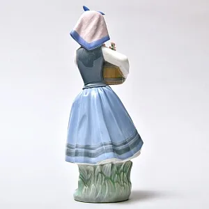 Коллекционная Фарфоровая статуэтка «Голландская Девочка с с цветами», Lladro Испания -1983 год..