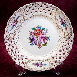 Коллекционная Тарелка - Блюдо «Садовый букет» Прорезной Фарфор, SP Dresden Германия.