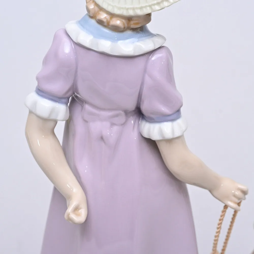 Коллекционная Фарфоровая статуэтка «Девочка с куклой», Lladro Испания, 1978 год.