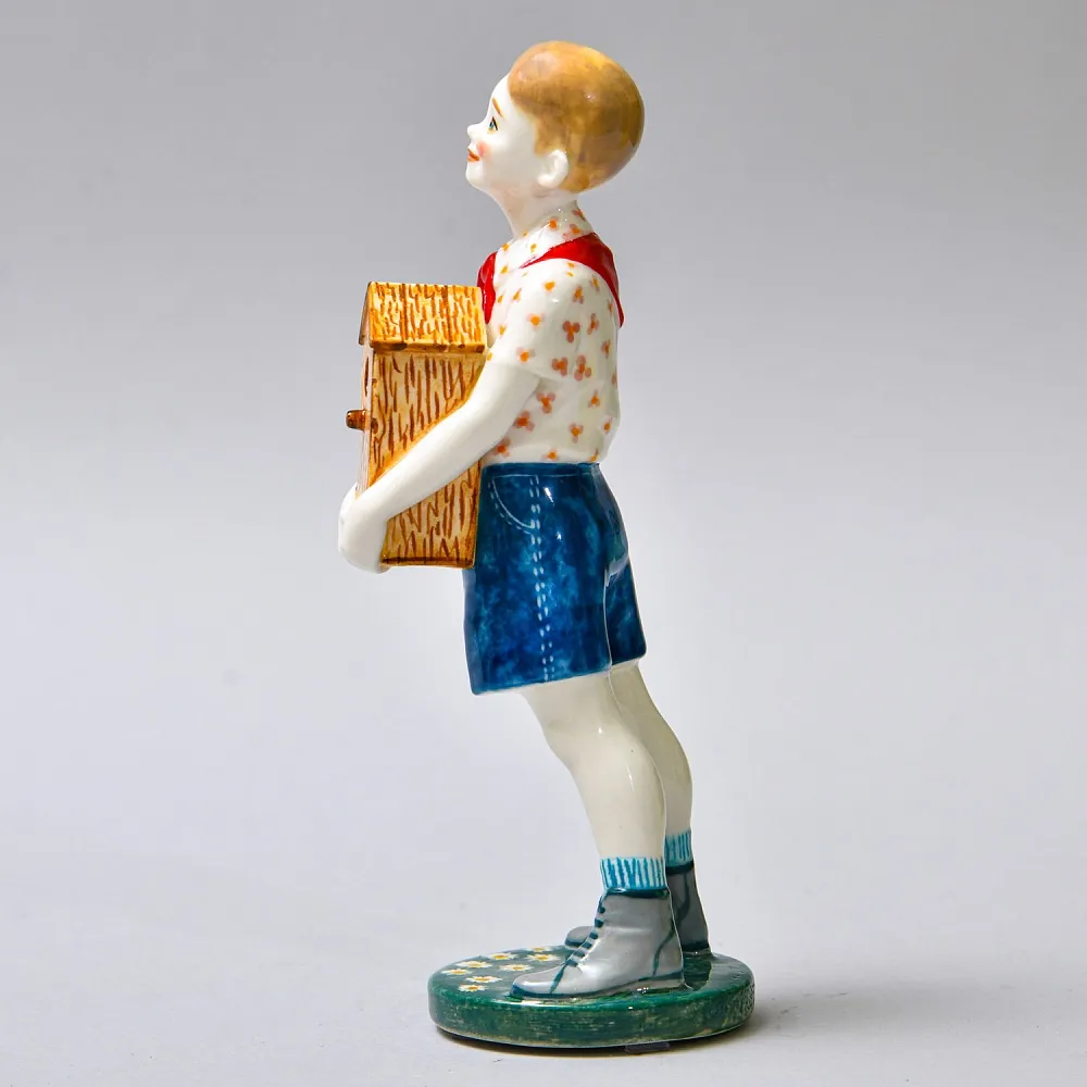 Авторская Коллекционная Фарфоровая Статуэтка «Пионер со скворечником», Россия.