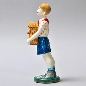 Авторская Коллекционная Фарфоровая Статуэтка «Пионер со скворечником», Россия.