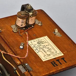 Антикварный Настенный Телефонный аппарат - Телефон «CHARLES FEVTS N.V.», Бельгия -1915 год. 