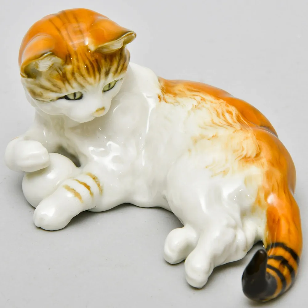 Фарфоровая статуэтка «КОШКА С КЛУБКОМ», Hutschenreuther Германия - 1955 год.