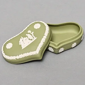 Шкатулка - Бонбоньерка «Античный сюжет», фарфор ВЕДЖВУД / WEDGWOOD, Англия, вторая половина ХХ века.
