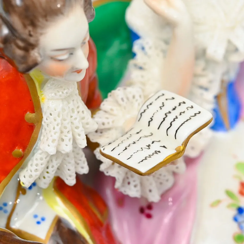 Редкость! Статуэтка «ЛЮБОВНЫЙ РОМАН», Кружевной Фарфор VOLKSTEDT, Германия - середина ХХ века.