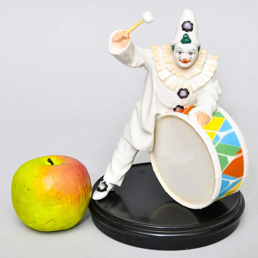 Коллекционная Фарфоровая статуэтка «КЛОУН. Паяц с барабаном», Hutschenreuther Германия.