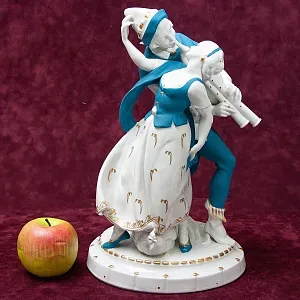 Большая Антикварная Фарфоровая Статуэтка «СЕЛЬСКИЙ ТАНЕЦ», HERTWIG Германия -1914 год.