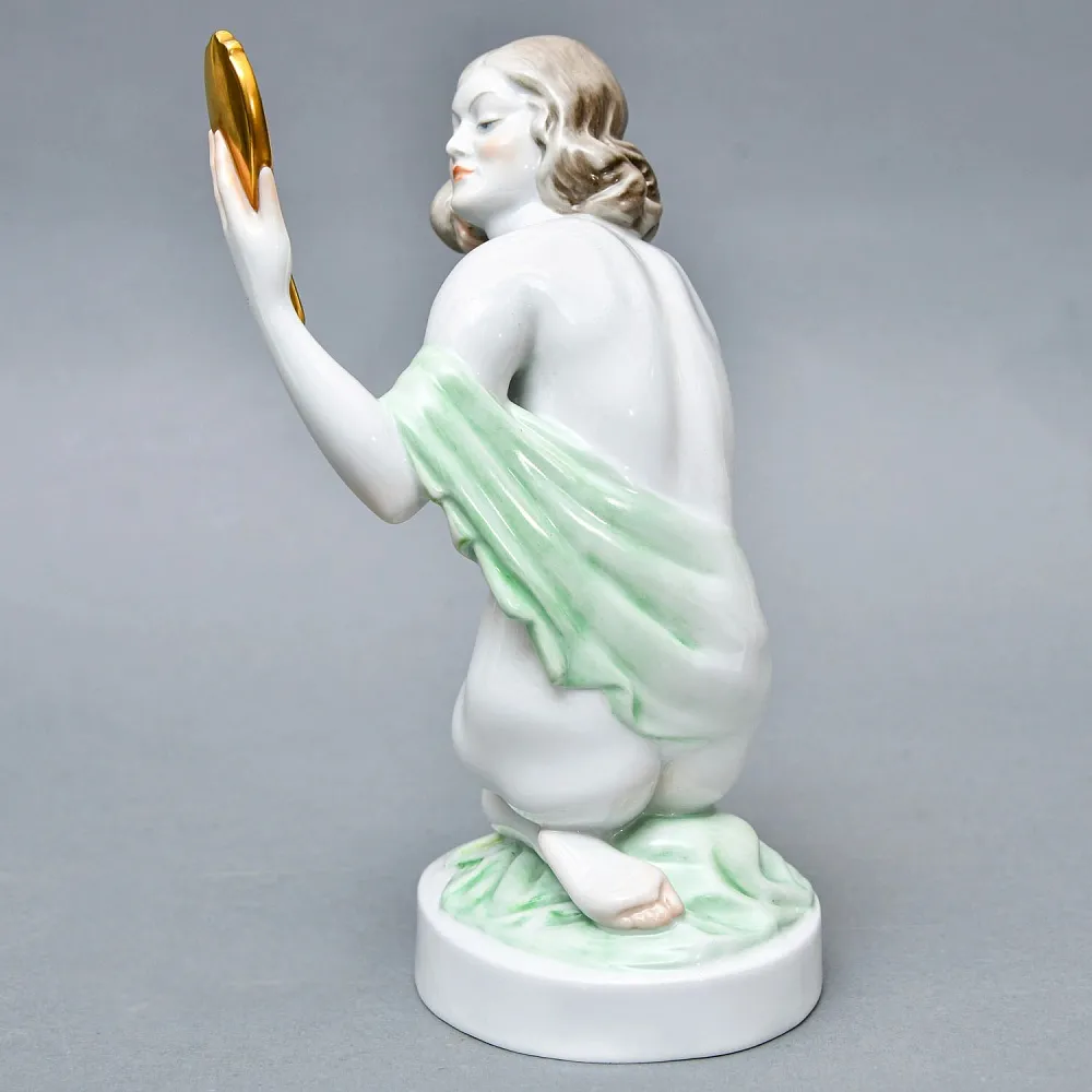 Коллекционная Фарфоровая статуэтка «Обнаженная девушка с зеркалом», HEREND Венгрия.