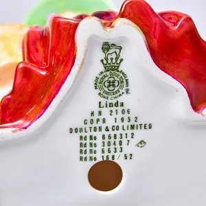 Авторская Фарфоровая статуэтка «Линда. Девочка с корзиной», Royal Doulton Англия, 1953 - 1976 годы.