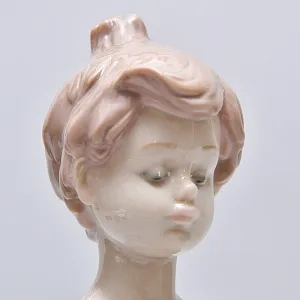 Авторская Фарфоровая статуэтка «Мальчик с цветами», Lladro Испания, 1997 год.