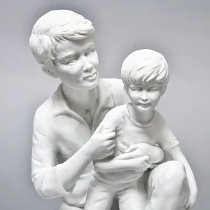 Редкая!!! Коллекционная Фарфоровая Статуэтка «Отец и Сын», Kaiser, Германия -1979 год.