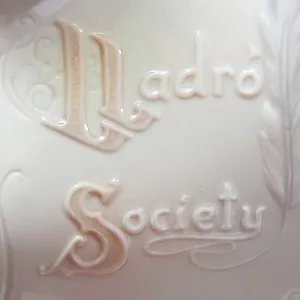 Фарфоровая Настольная плакетка LLADRO Society, Испания, 1985 - 2001 годы. 