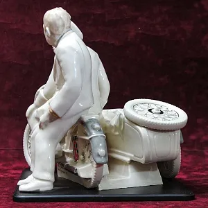 Большая Коллекционная Авторская Статуэтка «Берегись автомобиля», фарфор, Россия.