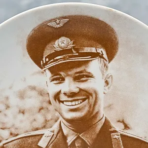 Коллекционная Авторская Фарфоровая Тарелка «Юрий Гагарин» из серии «Космос», Дулевский ФЗ, Россия.