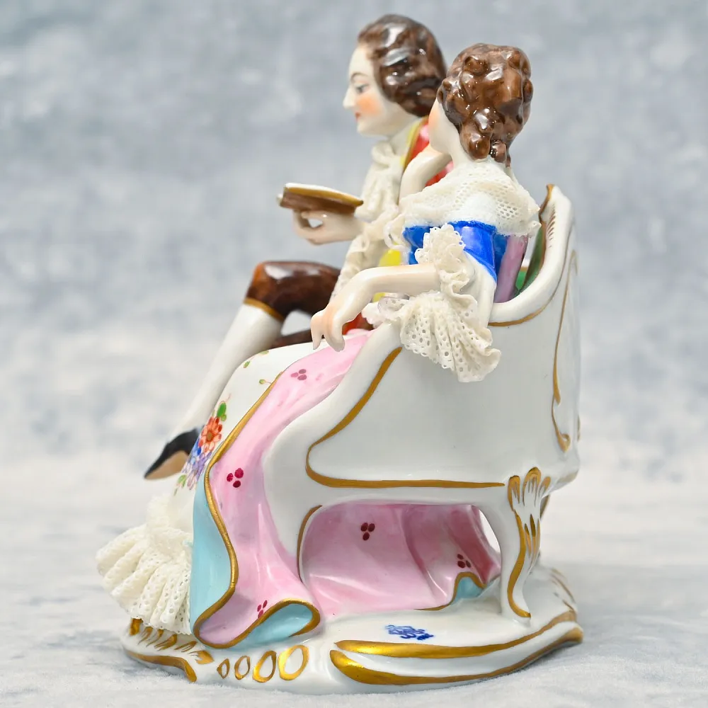 Редкость! Статуэтка «ЛЮБОВНЫЙ РОМАН», Кружевной Фарфор VOLKSTEDT, Германия - середина ХХ века.