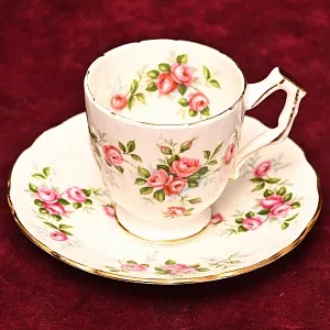 Коллекционная Фарфоровая Кофейная Пара «Розовый куст», Aynsley Англия.