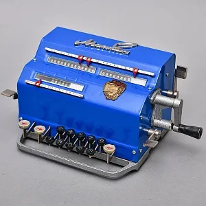 Памятный подарок - Пензенский Арифмометр - Механическая Счётная Машина «ВК-1 тип ВДН» СССР - 1979 год.