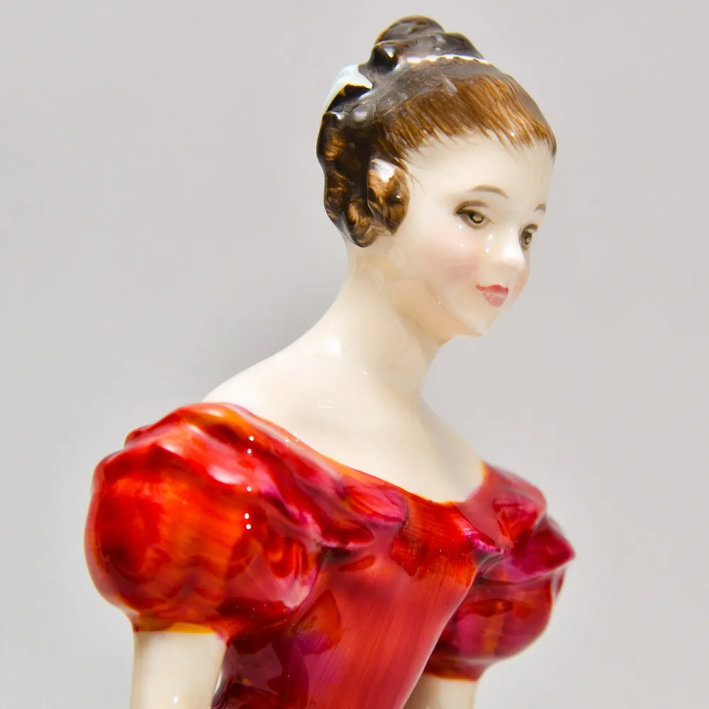 Коллекционная Фарфоровая статуэтка «Девушка с белой шляпкой», Royal Doulton Англия.