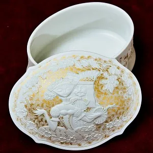 Коллекционная Шкатулка - Бонбоньерка «Рапсодия», фарфор KAISER Германия - 1979 год.