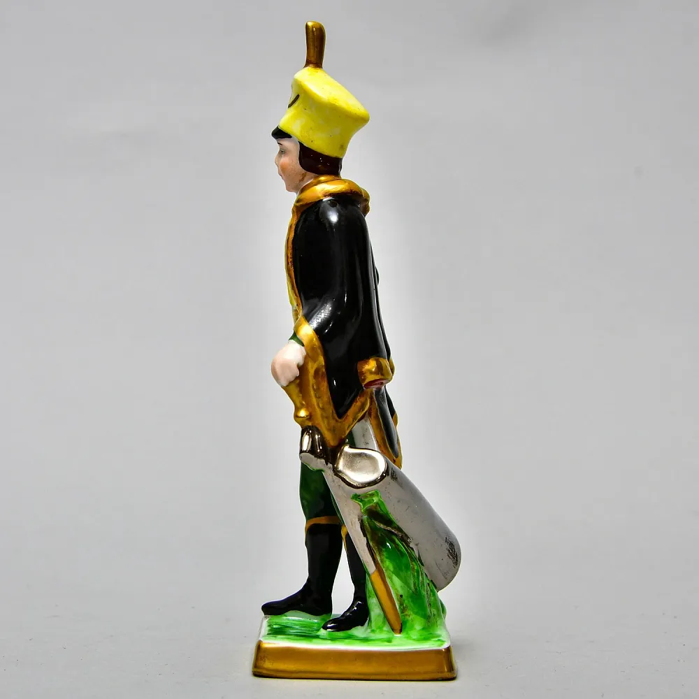 Коллекционная Фарфоровая Статуэтка «Солдат - Гусар», Германия - вторая половина ХХ века.