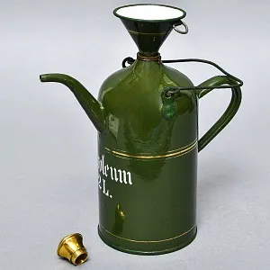 Антикварная Канистра для бензина с воронкой - Эмалированный Бидон на 2 литра, Германия начало ХХ века.